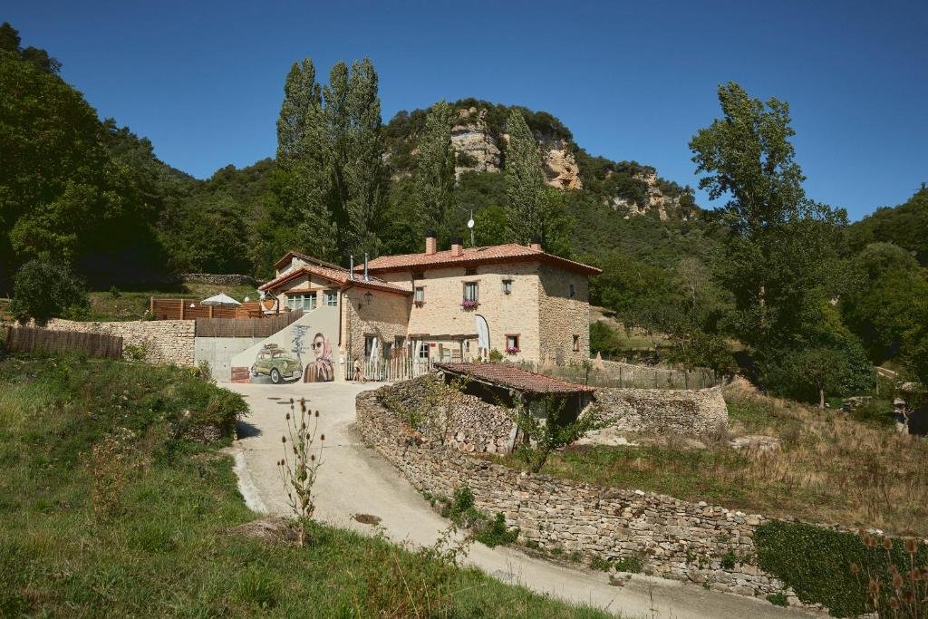 Caserío Montehermoso, alojamiento rural en Astúlez rodeado de bosque