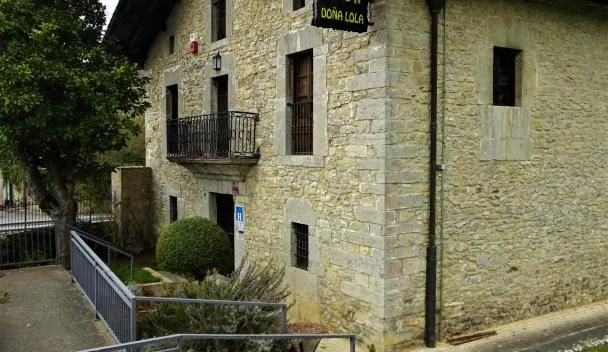 Hotel Doña Lola, hotel rural acogedor con restaurante en Izarra